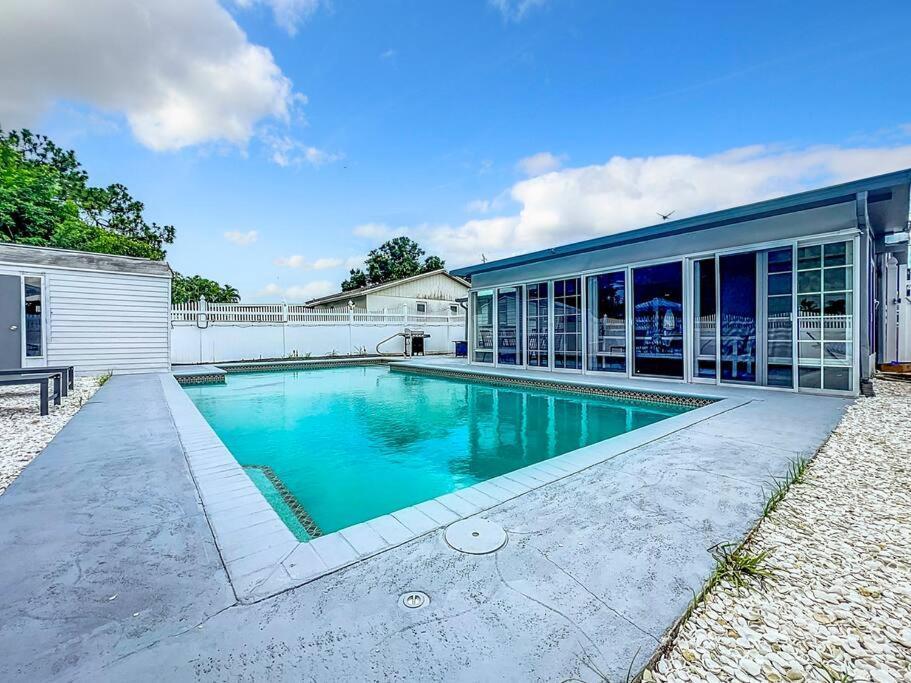 Poolside Paradise Near Siesta Key Beach Сарасота Экстерьер фото